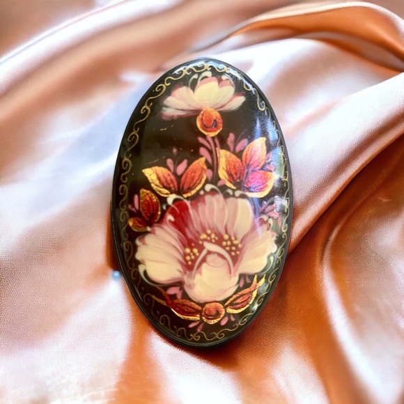 Vintage Signed Russian Lacquer Brooch Pin, Hand Painted Russian Folk Art - Picture 2 of 9